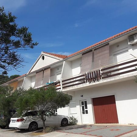 Apartments Irena Božava Εξωτερικό φωτογραφία