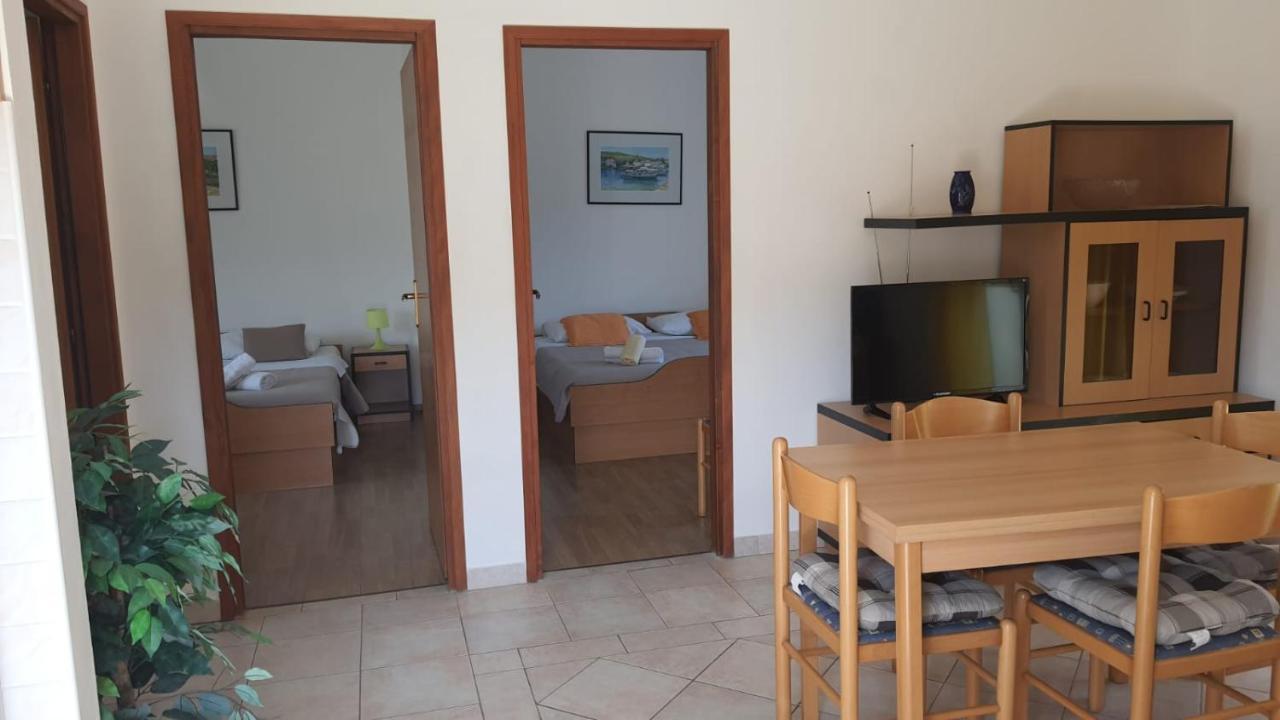 Apartments Irena Božava Εξωτερικό φωτογραφία